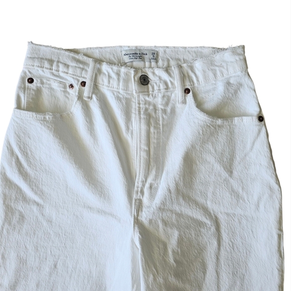 Abercrombie & Fitch White Ultra High Rise 90s Straight Distressed Jeans Size 8 - Picture 5 of 6